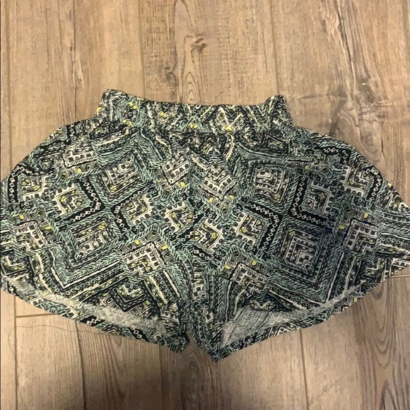 Mossimo Supply Co. Pants - Flowey shorts